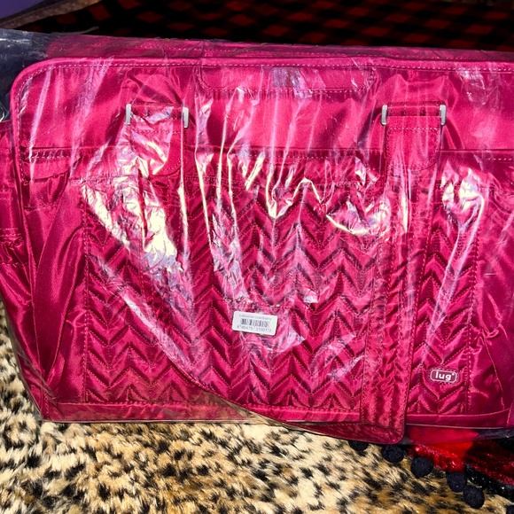 Lug Caboose Carry All Bag NWT'S Cranberry Red - Picture 6 of 16